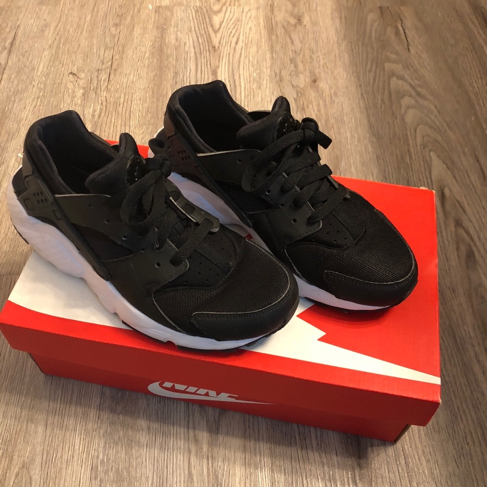 Nike Huarache Runs ❌❌SOLD❌❌